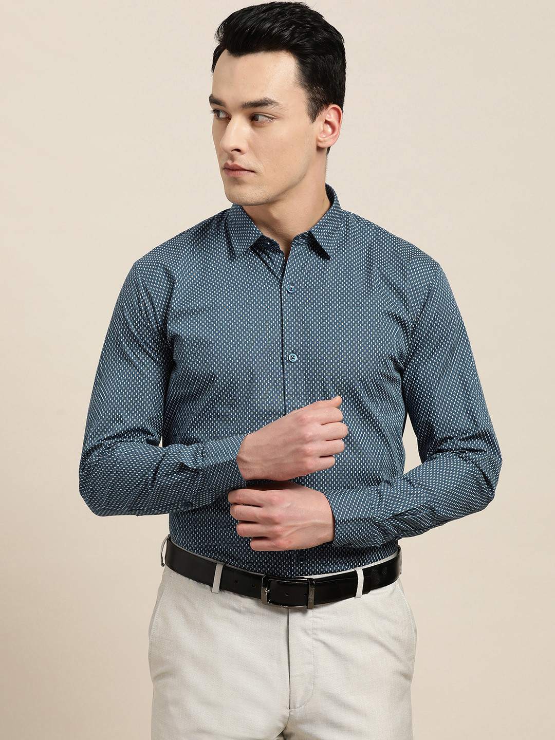 SOJANYA Men Navy Blue & Off-White Regular Fit Printed Formal Shirt
