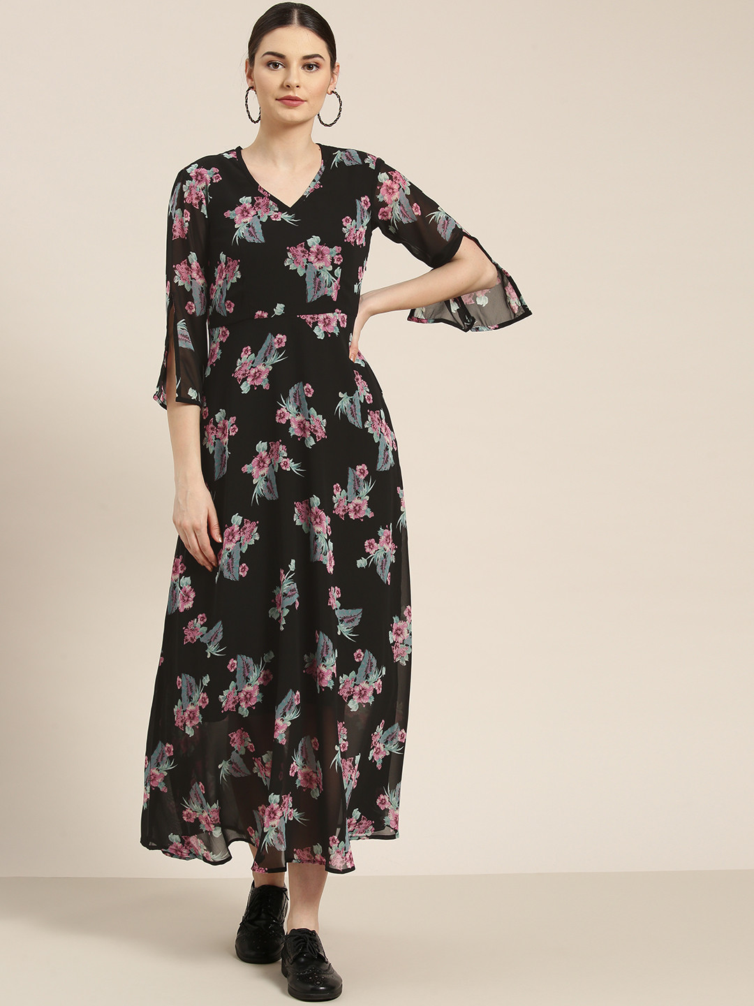 WoowZerz Women Black & Purple Printed Maxi Dress