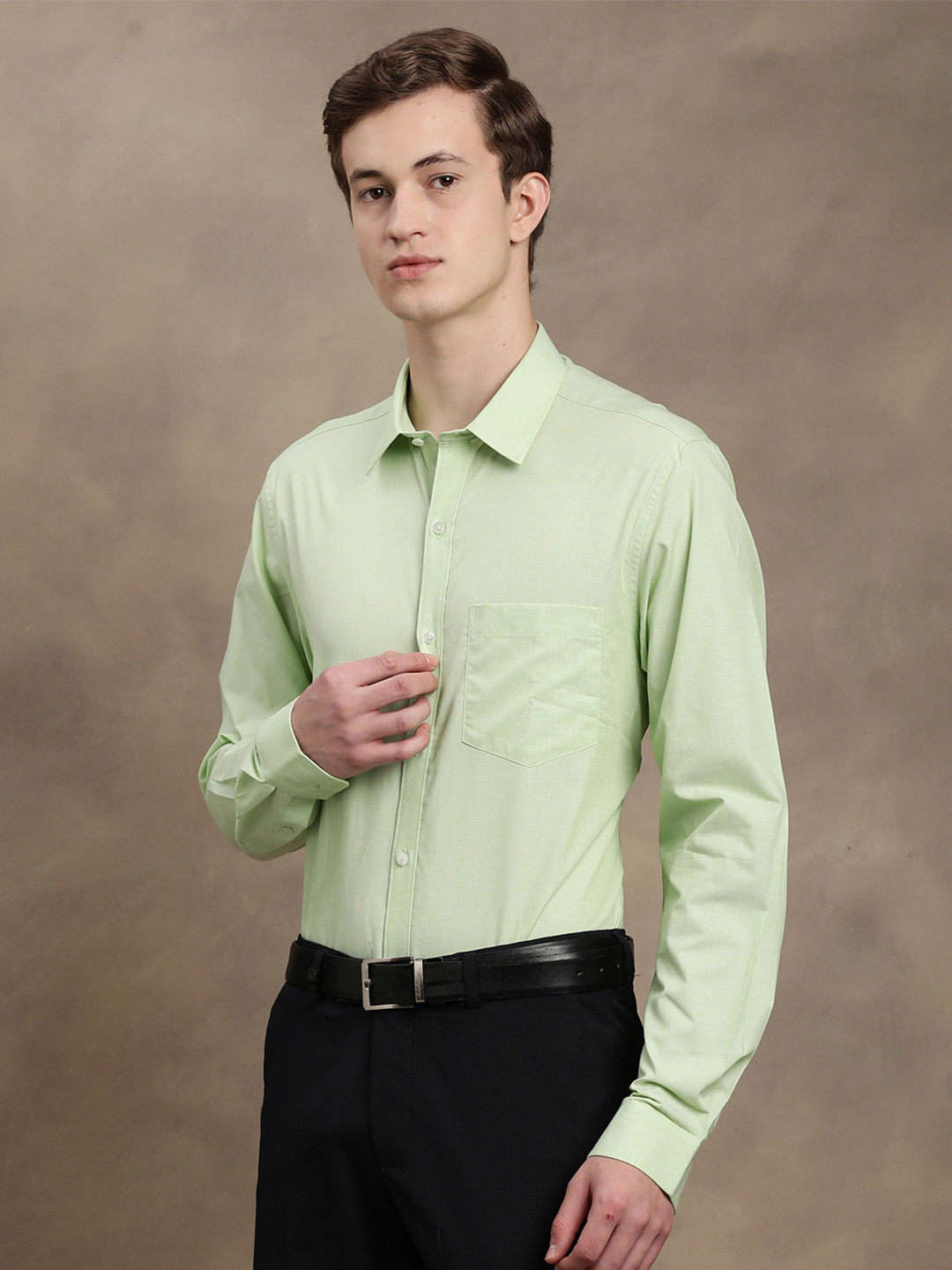 Turtle Men Green Smart Slim Fit Solid Formal Shirt