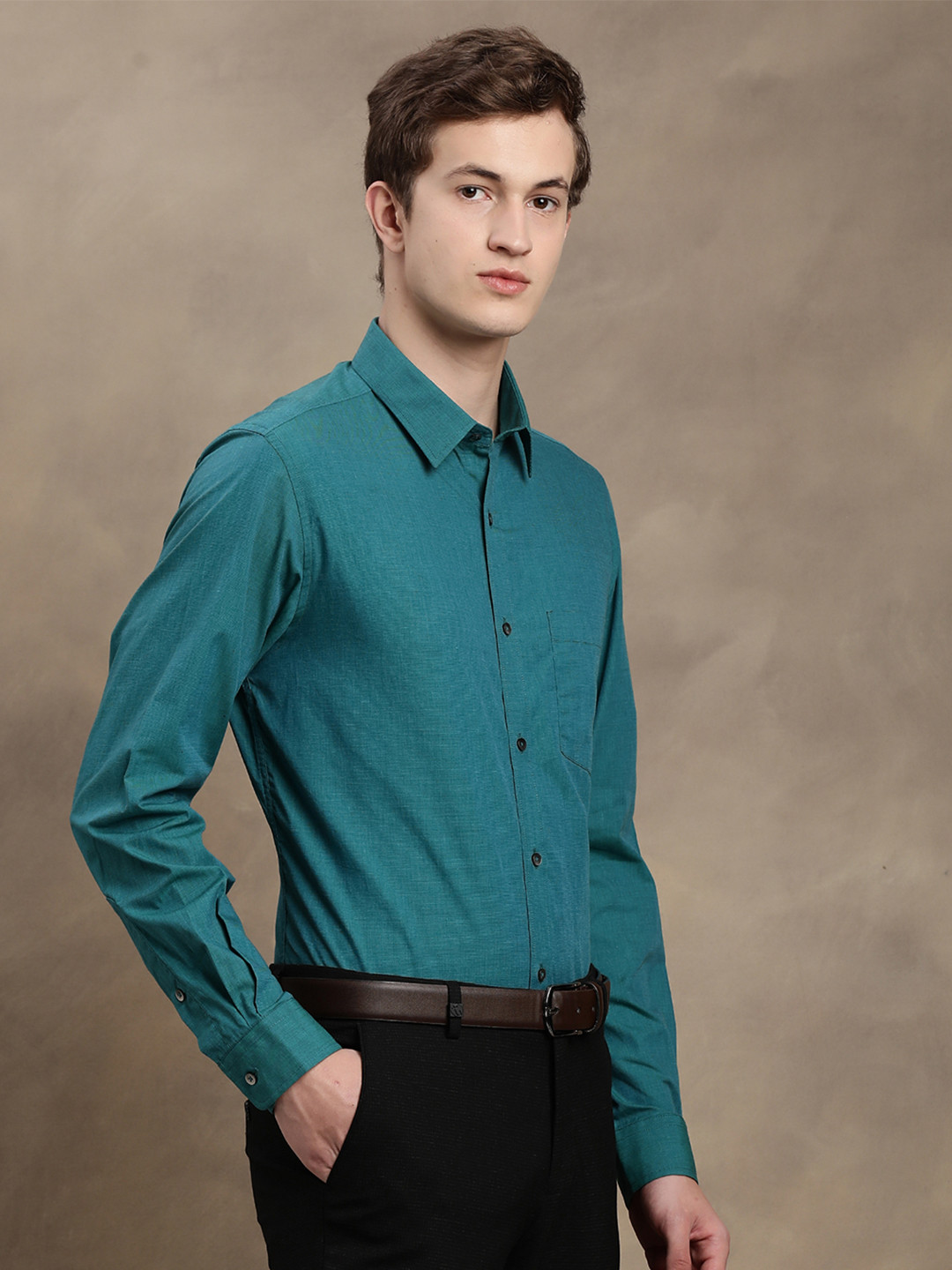 Turtle Men Green Smart Slim Fit Solid Formal Shirt