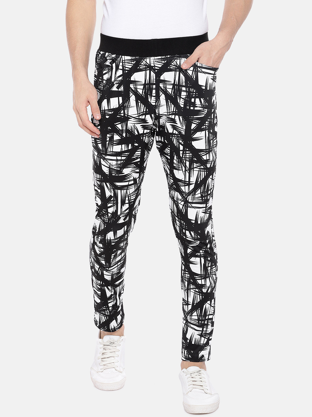 Yuvraah Men Blak & White Printed Track Pant