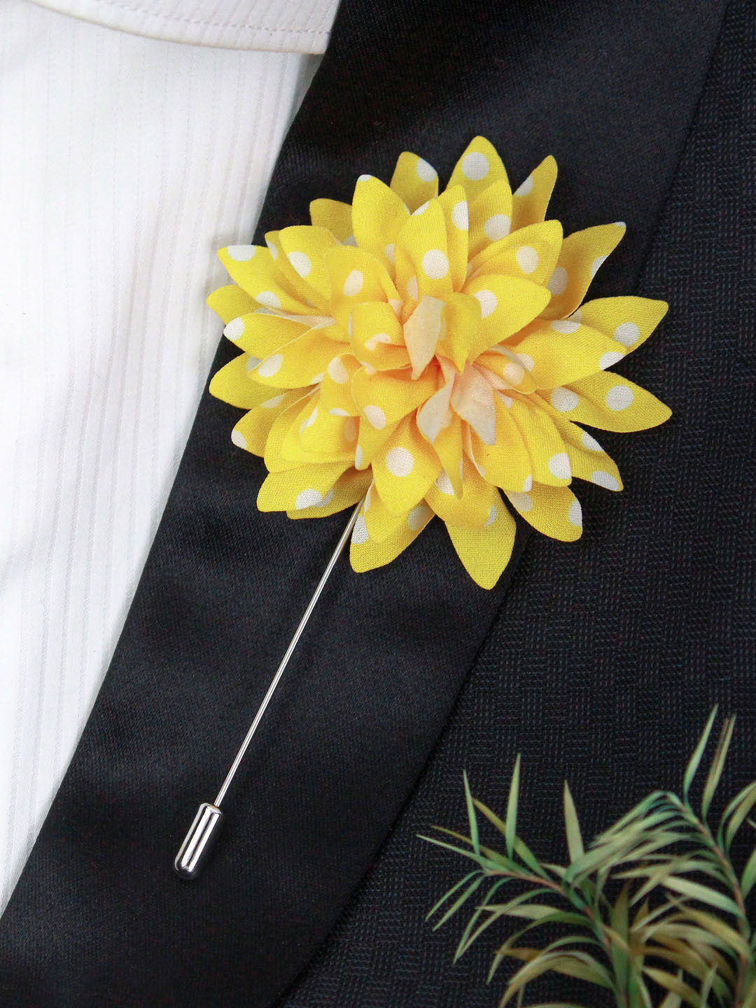 PELUCHE Men Yellow & White Floral Adorned with Spots Brooch Lapel Pin