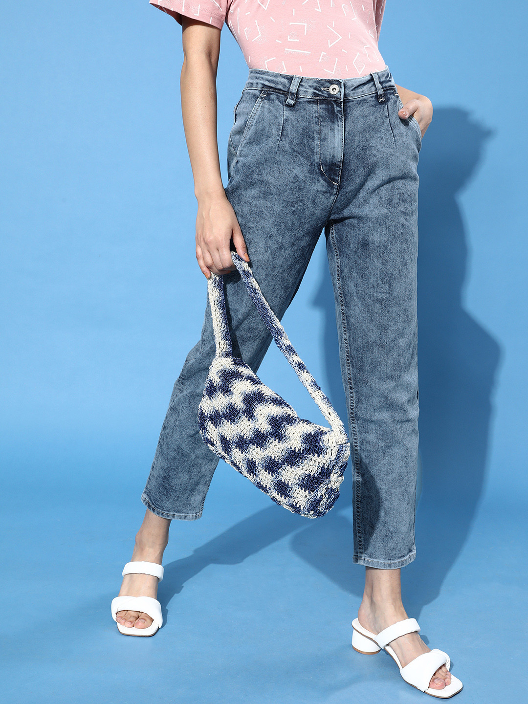 Roadster Women Stunning Blue Straight Fit Cropped Stretchable Jeans