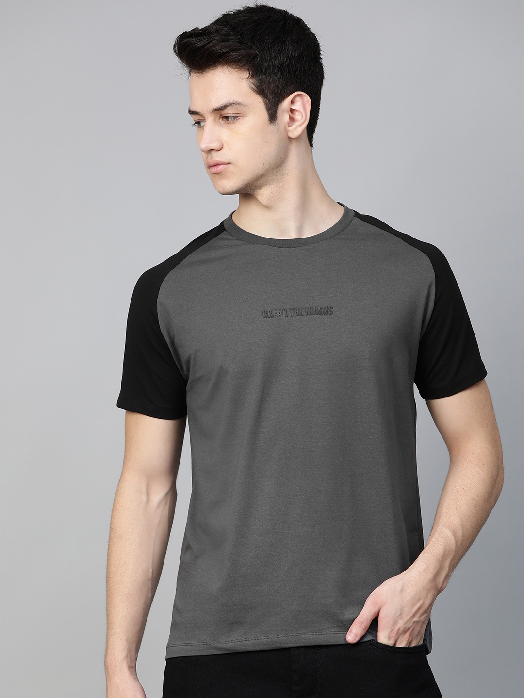 Roadster Men Charcoal Grey   Black Solid Round Neck T shirt