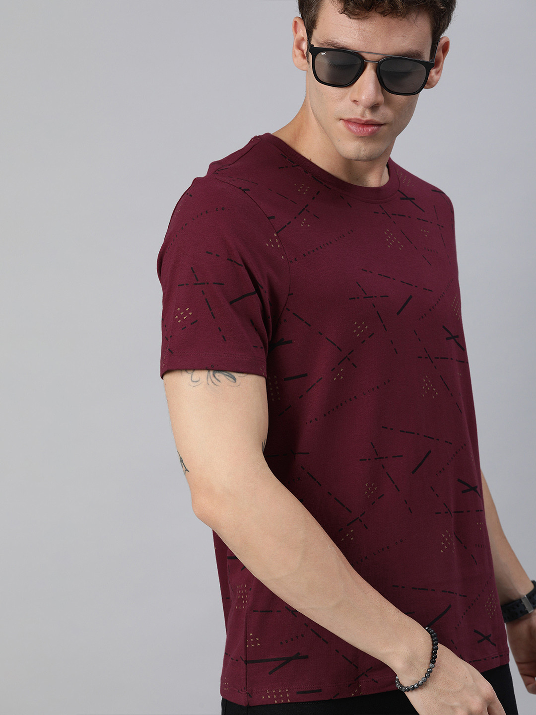 Roadster Men Maroon and Black Printed Round Neck T-shirt