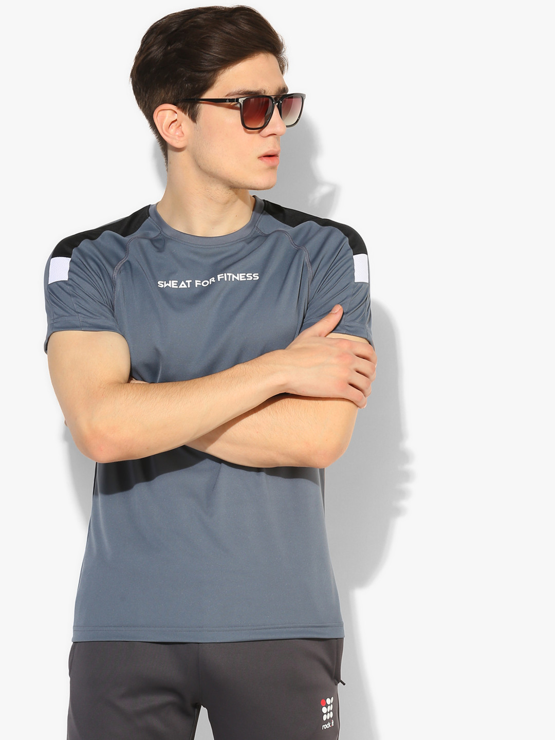 rock.it Men Grey Solid Round Neck T-Shirt