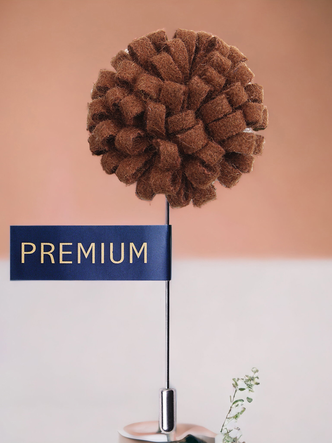 PELUCHE Unisex Brown & Silver-Toned A Glorious Crescendo Lapel Pin