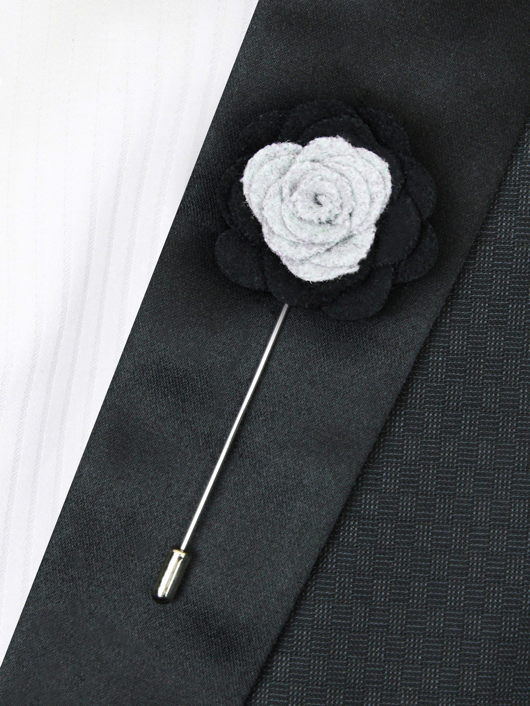 PELUCHE Unisex Grey & Black Graceful Bloom Lapel Pin