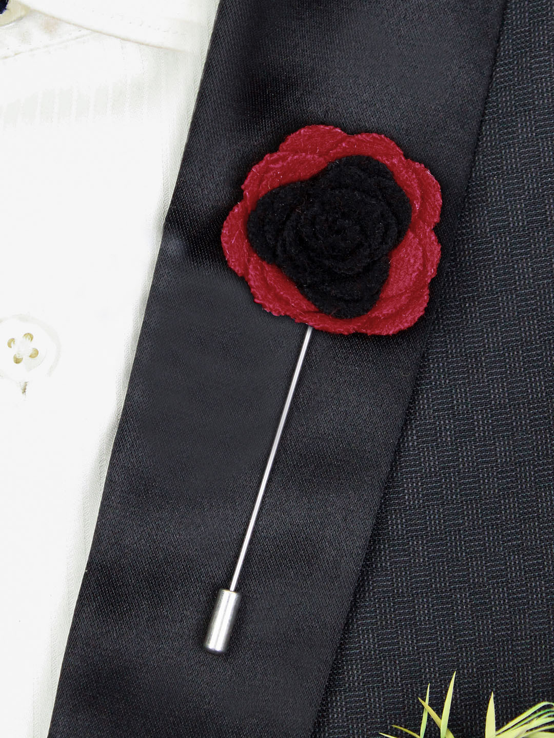 PELUCHE Unisex Black & Red Graceful Bloom Lapel Pin