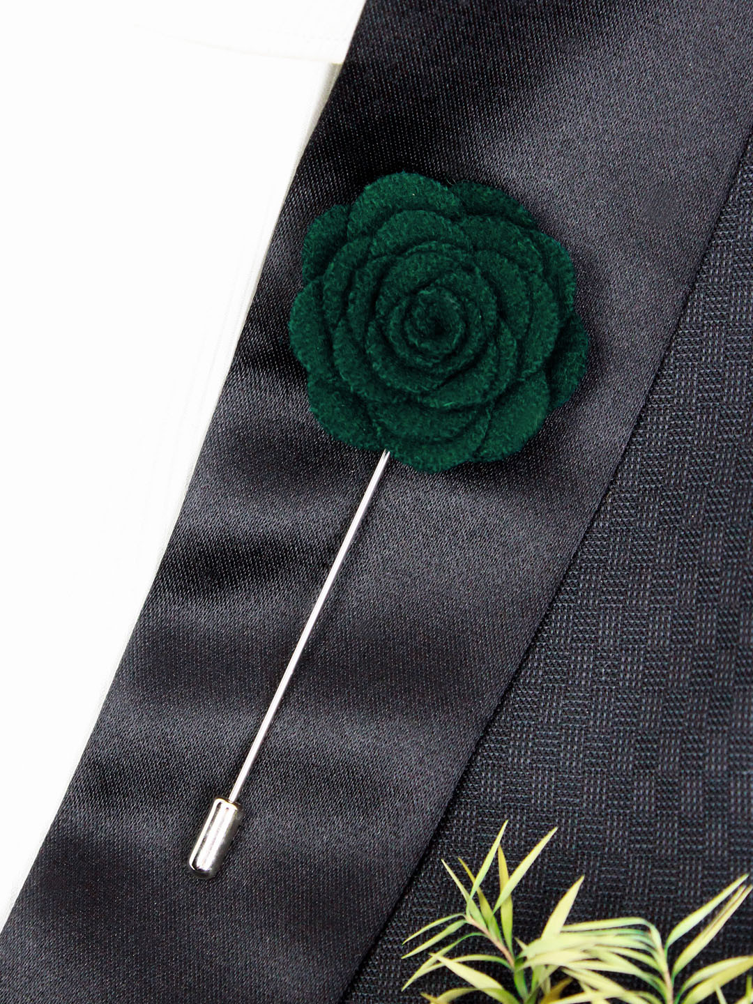PELUCHE Unisex Green Blooming Charm Lapel Pin