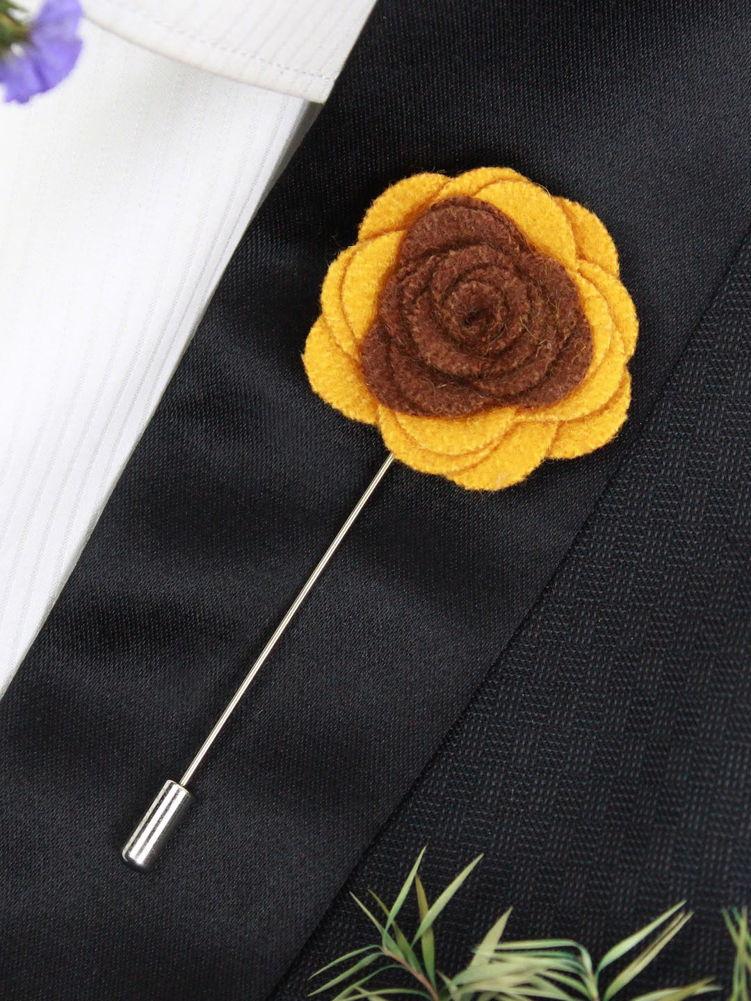 PELUCHE Unisex Brown & Yellow Graceful Bloom Lapel Pin