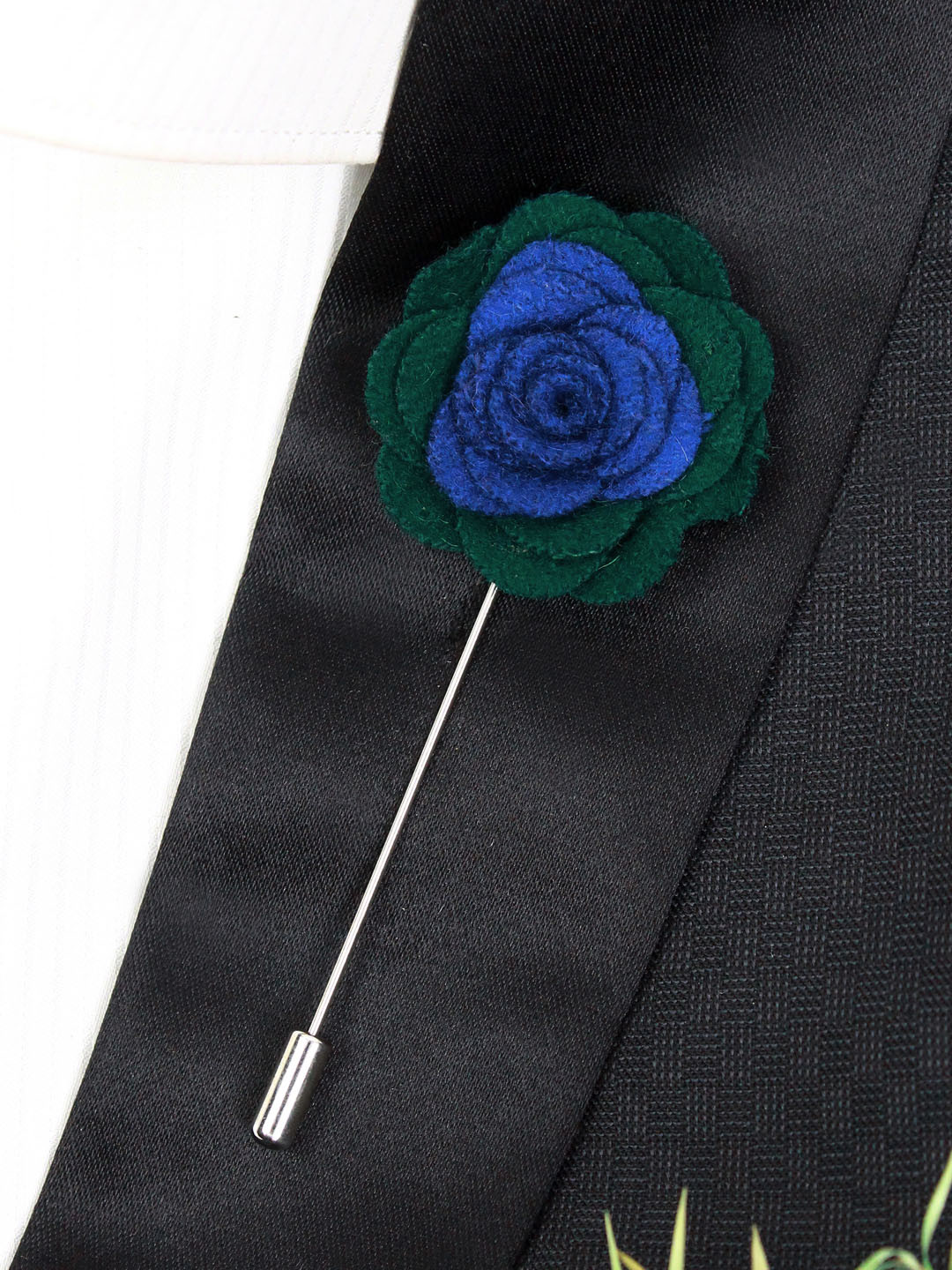 PELUCHE Unisex Blue & Green Graceful Bloom Lapel Pin