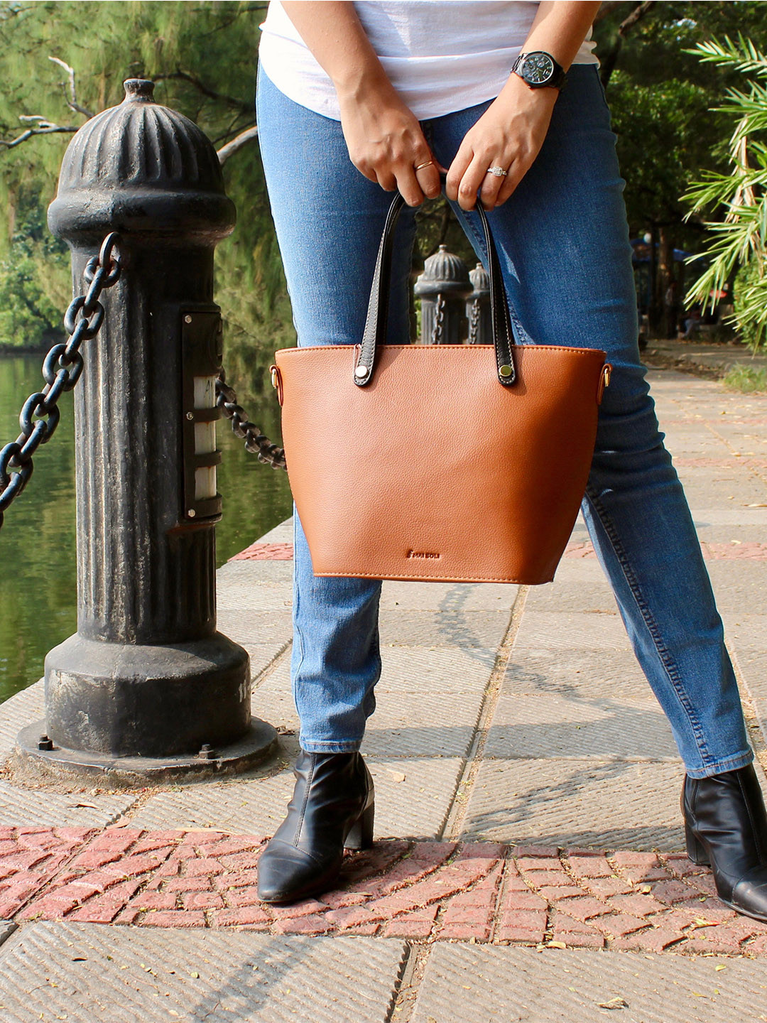 MAI SOLI Women Tan Brown Solid Leather Shoulder Bag