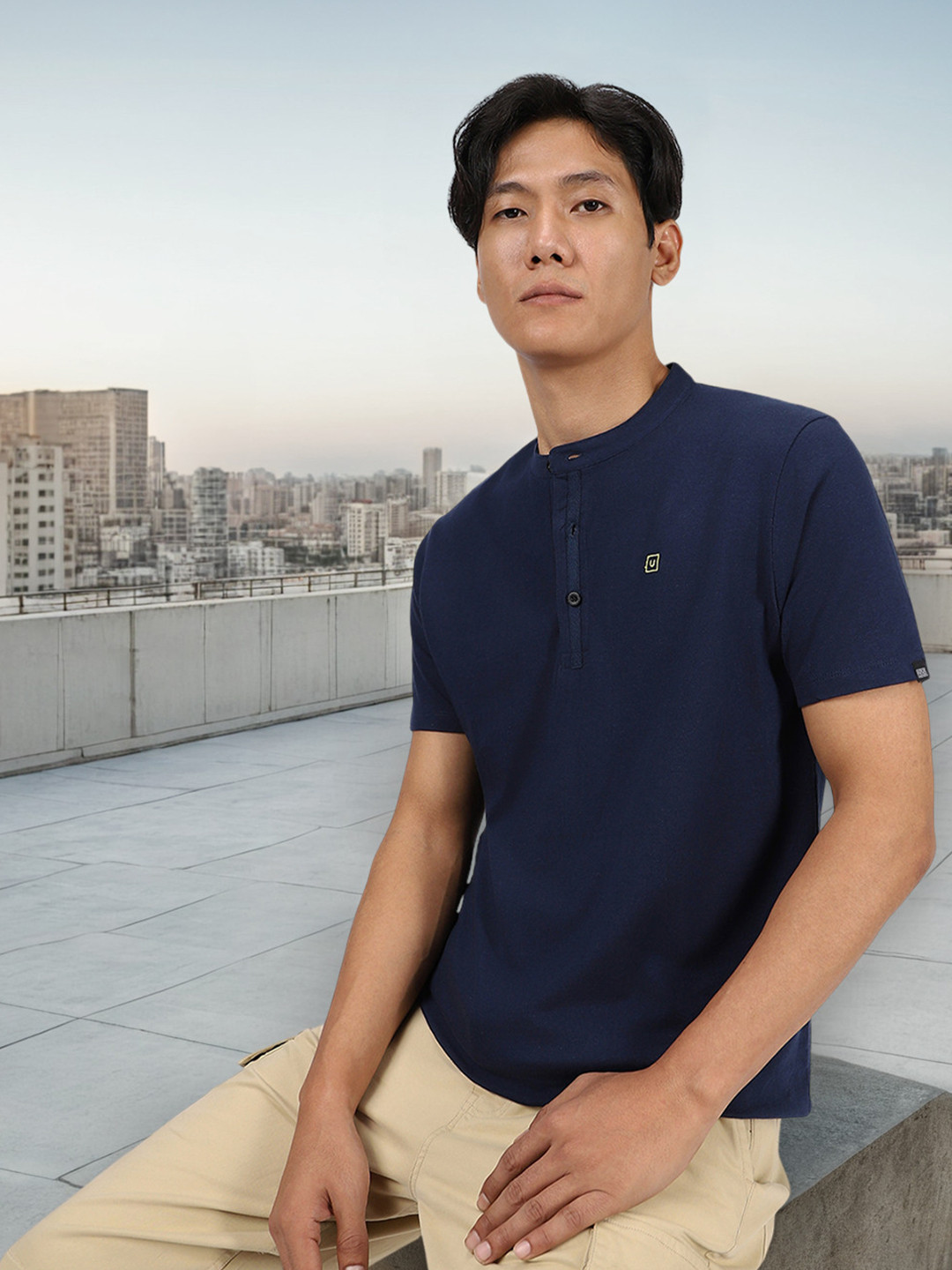 Urbano Fashion Men Navy Blue Solid Mandarin Collar Pure Cotton Slim Fit T-shirt