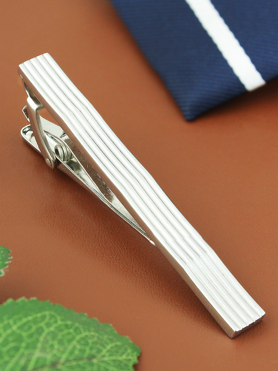 PELUCHE Unisex Silver-Toned Striped Tie Pin