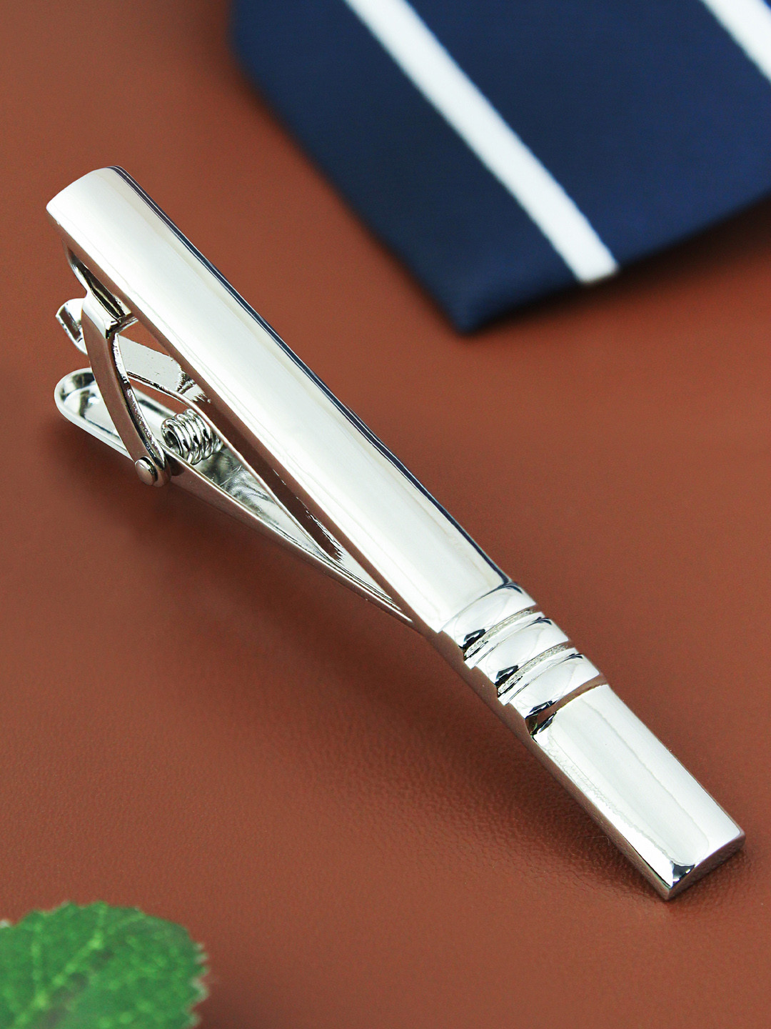 PELUCHE Unisex Silver-Toned Solid Minimalist Tie Pin