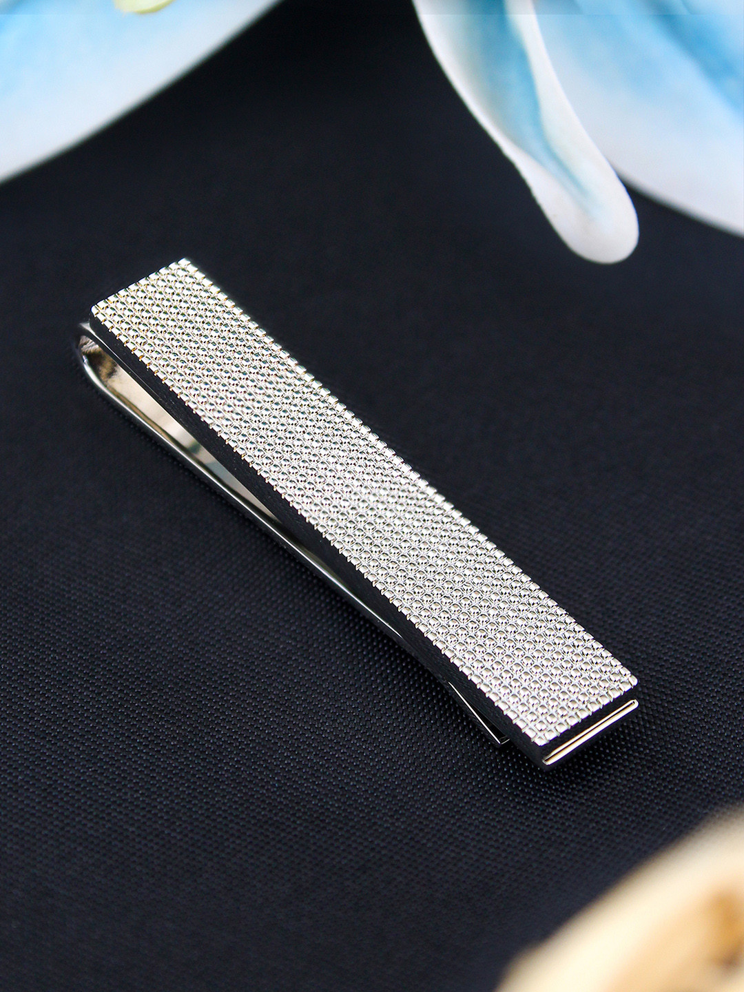 PELUCHE Unisex Silver-Toned Textured Bubble Super Sleek Tie Pin