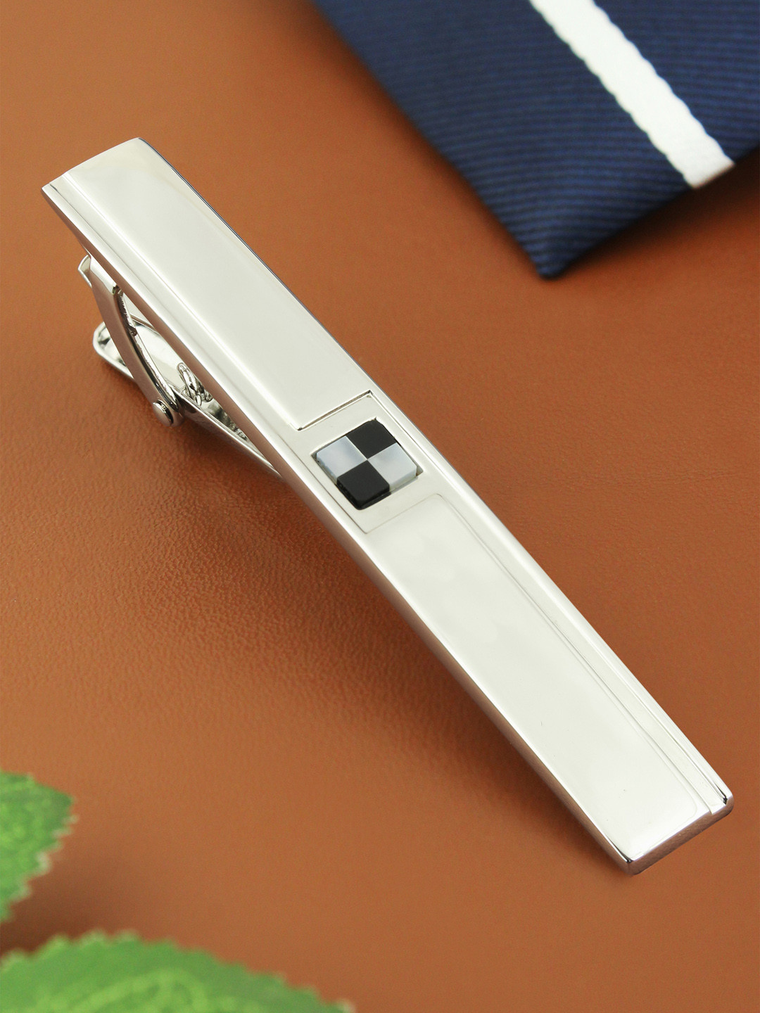 PELUCHE Unisex Silver-Toned & Black MOP & Onyx Studded Checks Tie Pin