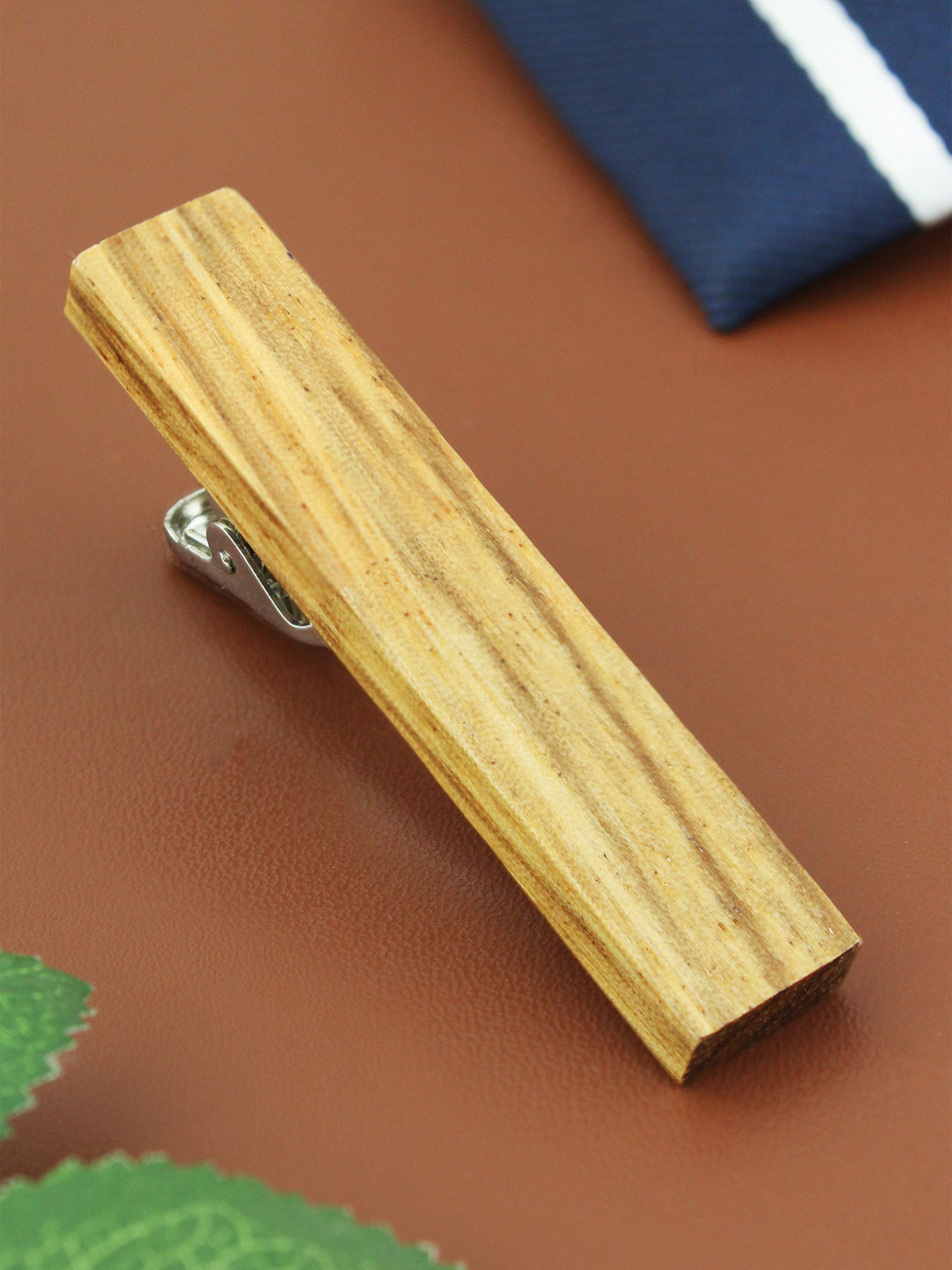 PELUCHE Unisex Silver-Toned & Brown Teak Wood Tie Pin