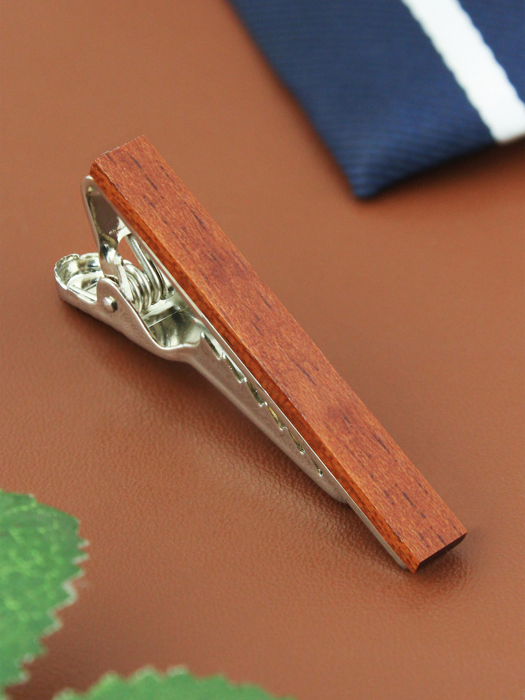 PELUCHE Unisex Silver-Toned & Brown Teak Wood Tie Pin