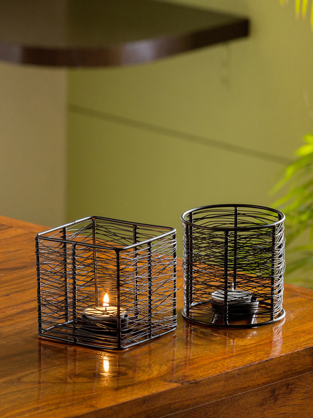 ExclusiveLane Set of 2 Black Glowing Mesh Duo Hand-Wired Iron Table Tea-Light Holders