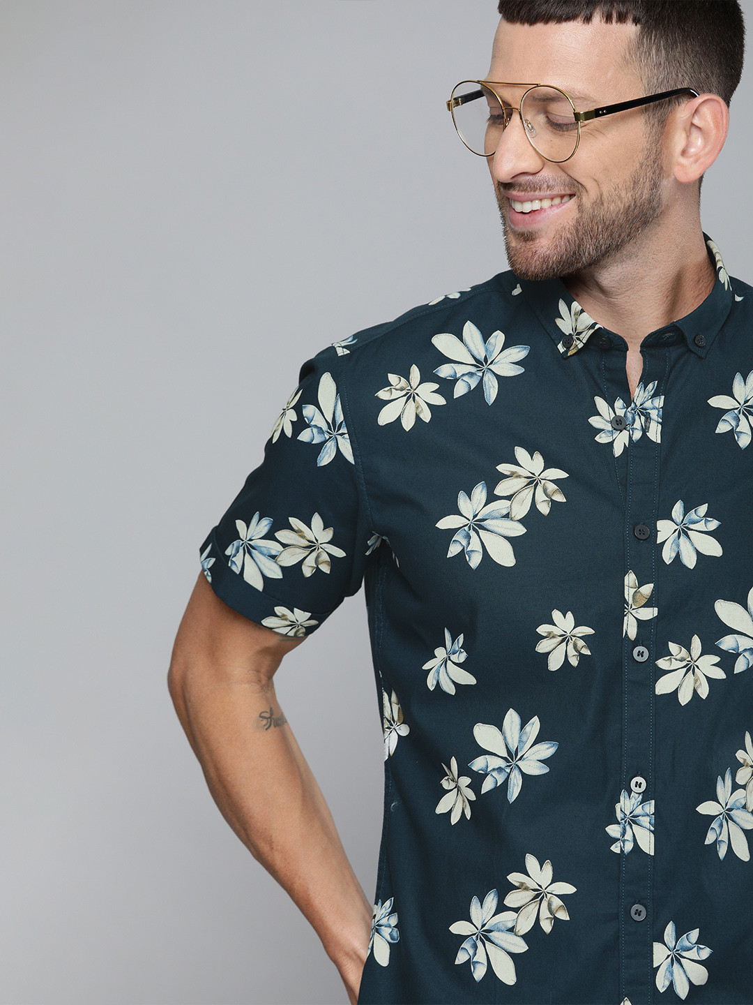 Mast & Harbour Men Teal Blue & Off-White Slim Fit Floral Printed Casual Shirt