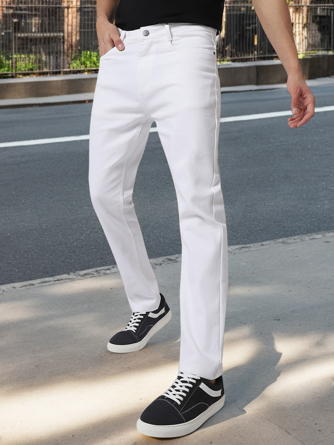 Urbano Fashion Men White Slim Fit Mid-Rise Clean Look Stretchable Jeans