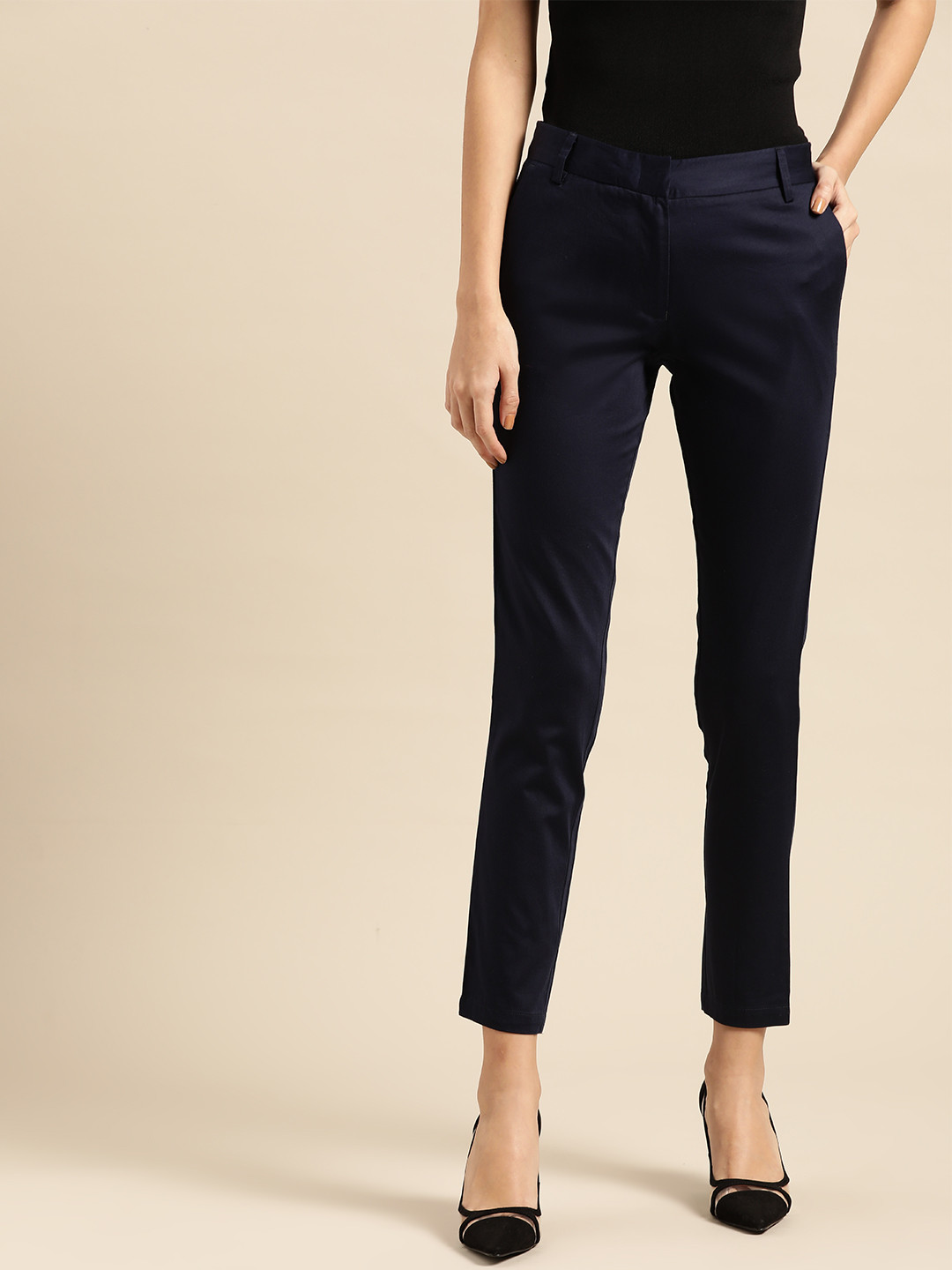 ether Women Navy Blue Skinny Fit Solid Cigarette Cropped Trousers
