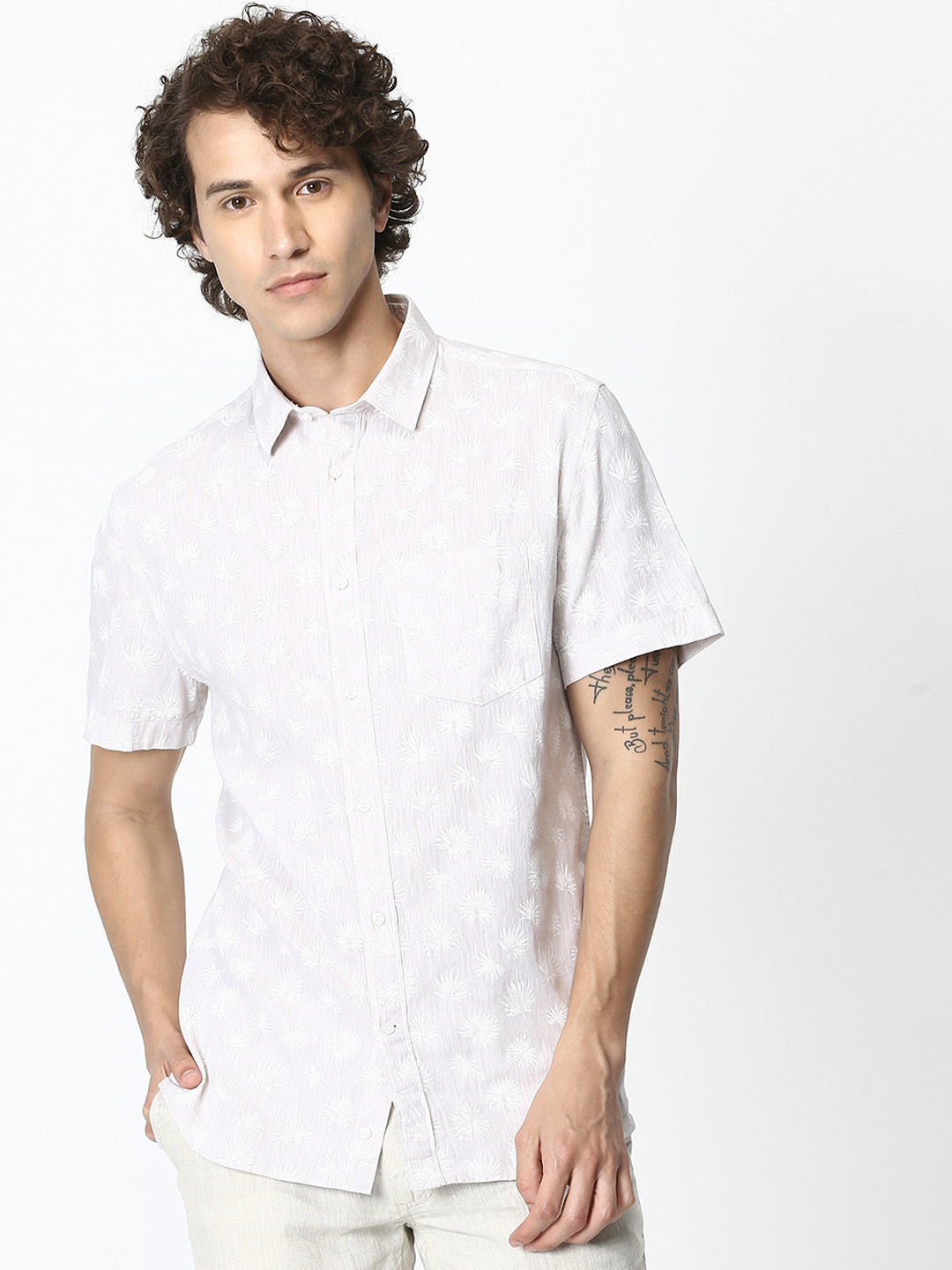Celio Men White Regular Fit Floral Print Linen Cotton Casual Shirt