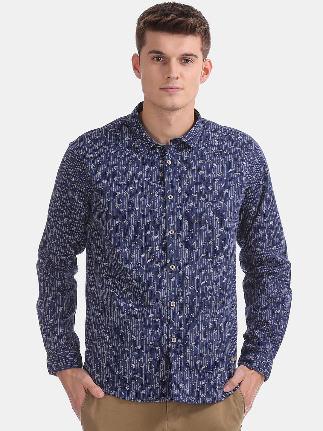 Cherokee Men Navy Blue & Off-White Regular Fit Printed Linen Casual Shirt