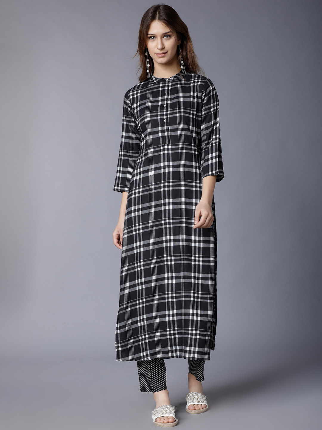 Vishudh Women Black & Grey Checked Kurta With Trousers