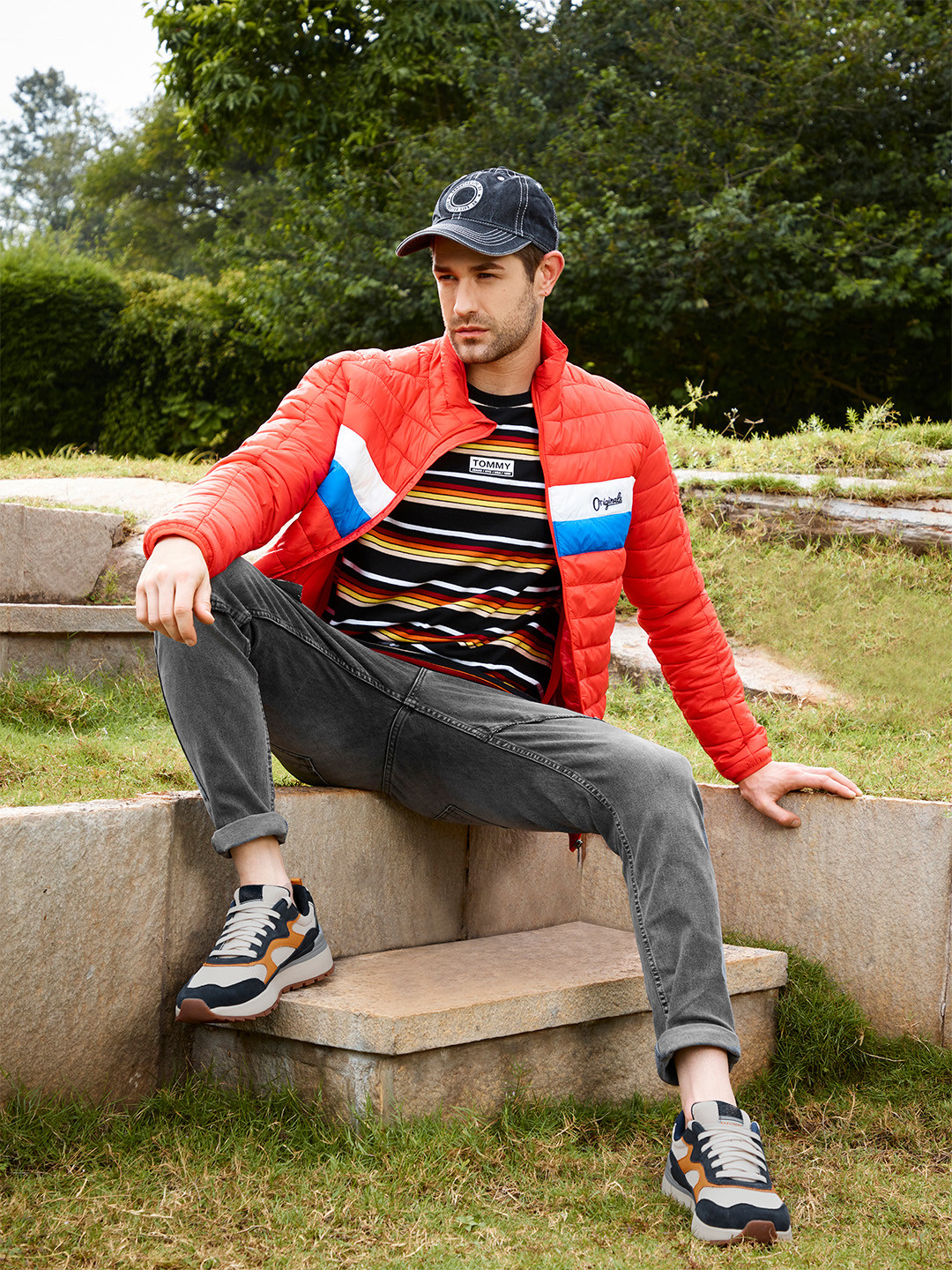 LOCOMOTIVE Men Grey Tapered Fit Mid-Rise Clean Look Stretchable Jeans