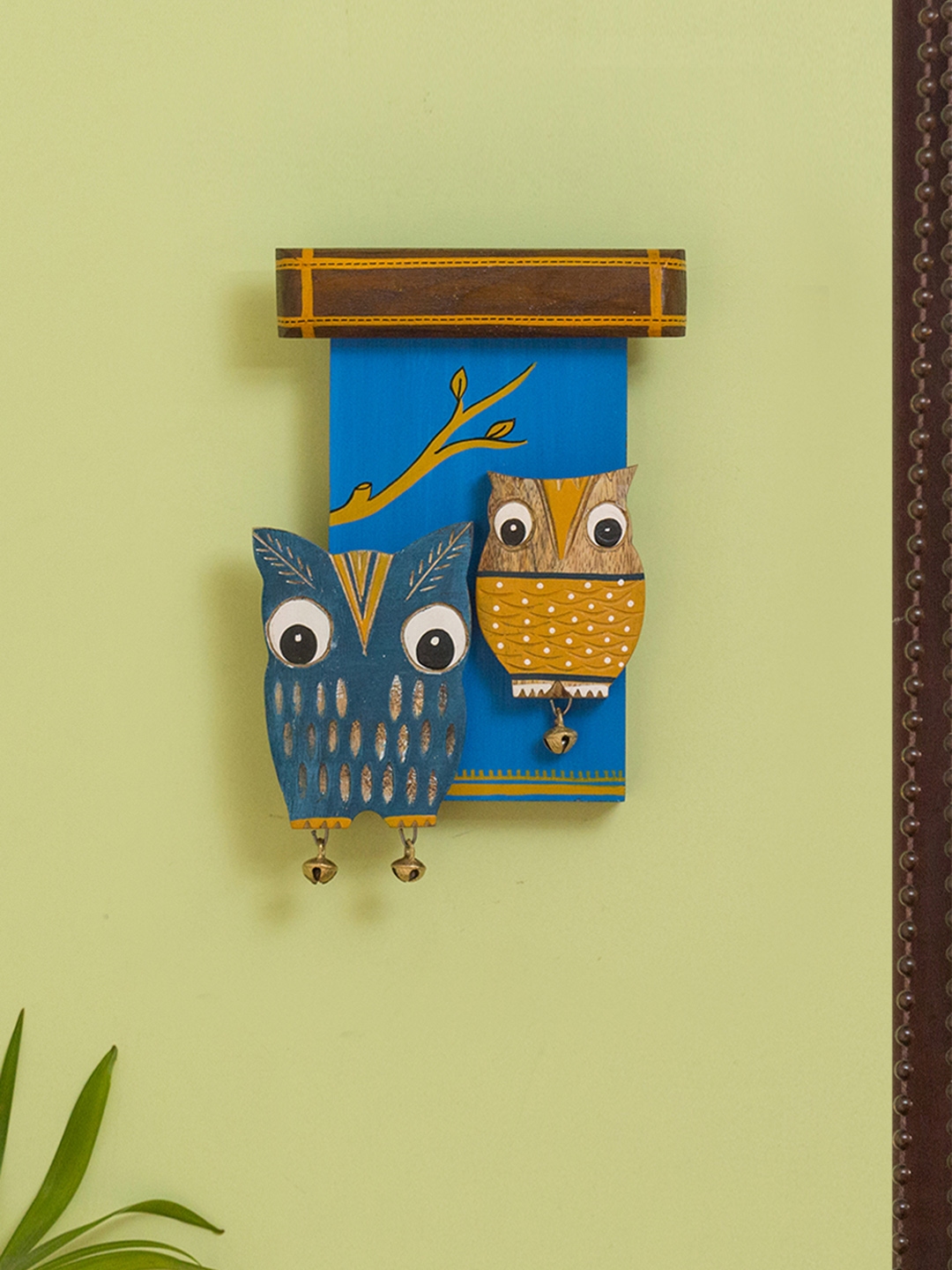 ExclusiveLane Blue Owl Siblings Wooden Wall Decor
