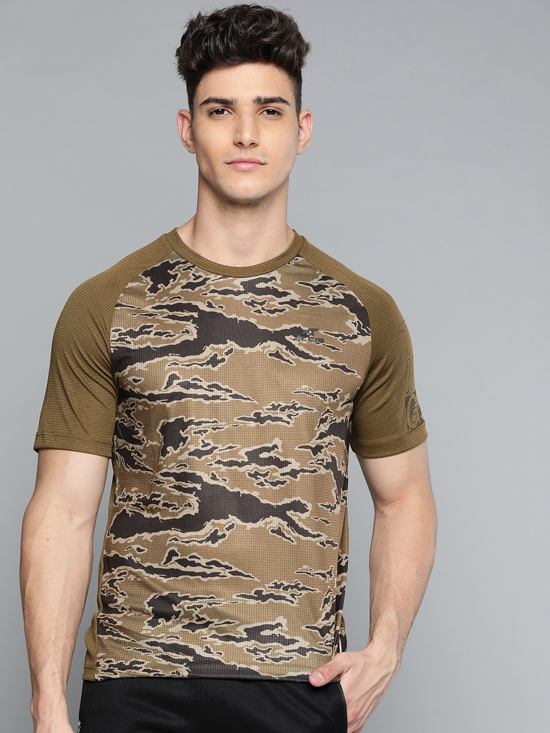 Alcis Men Olive Green Camouflage Printed Slim Fit Training or Gym T-shirt