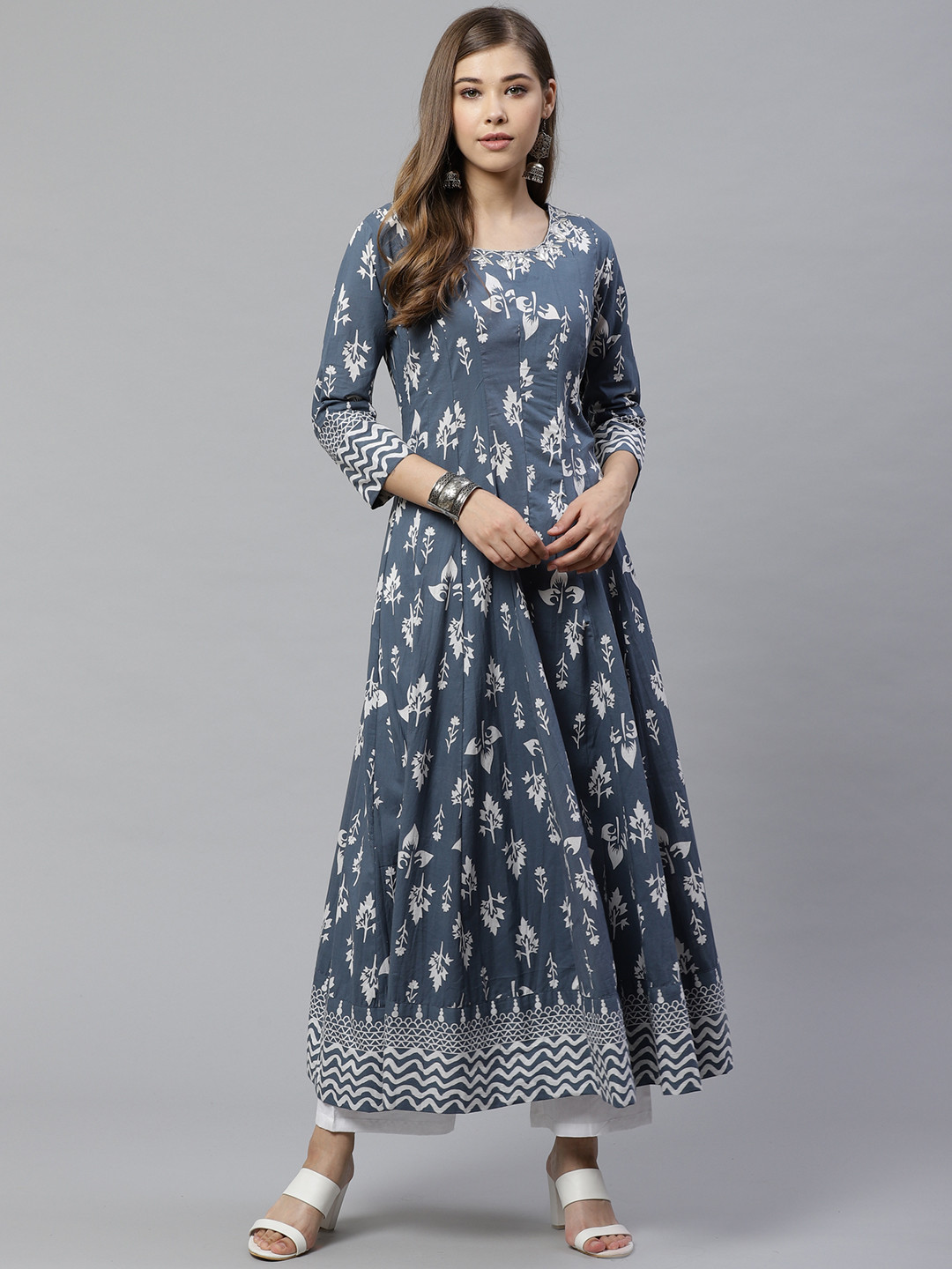 Divena Women Grey & White Printed Gotta Patti Work Anarkali Kurta