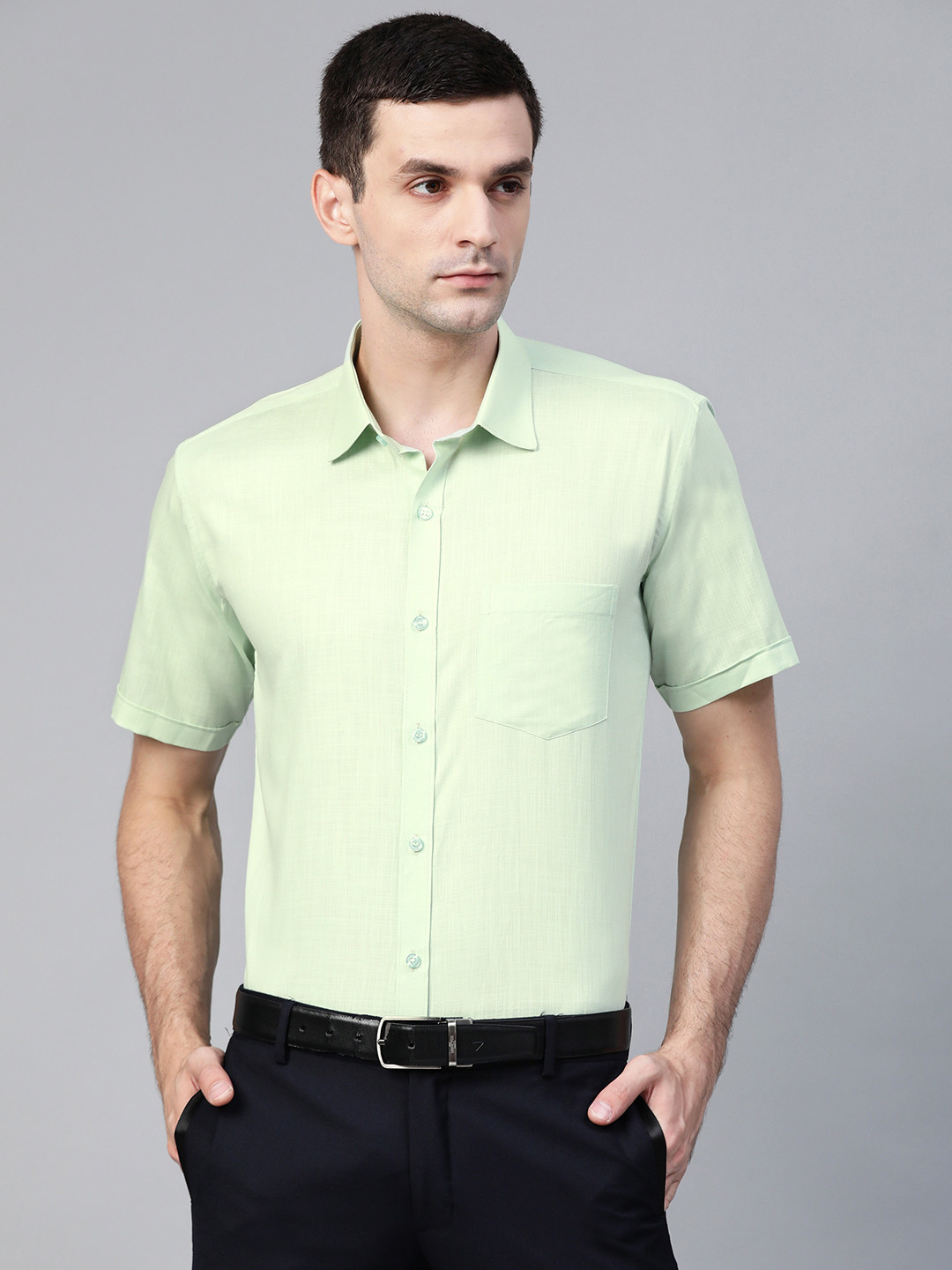 MANQ Men Green Solid Semi-Slim Fit Formal Shirt