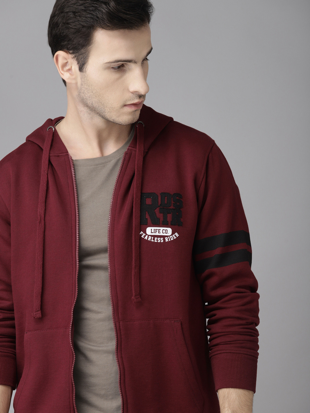 Roadster Men Burgundy Solid Hooded Sweatshirt with Applique Detail