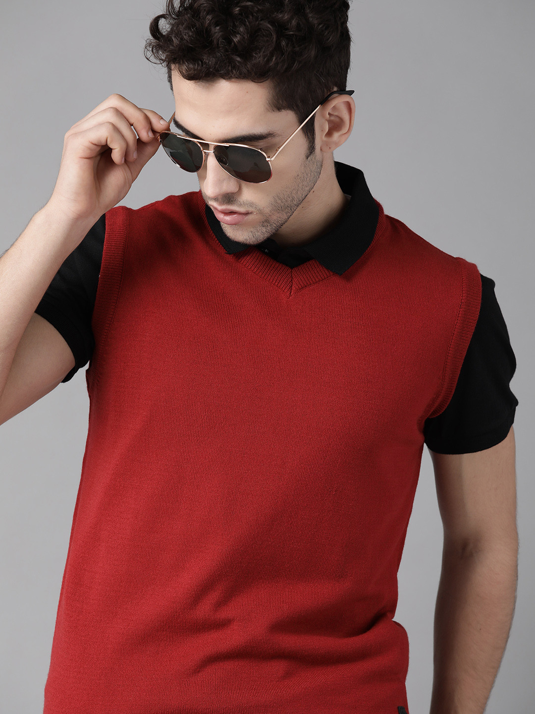 Roadster Men Red Solid Sweater Vest