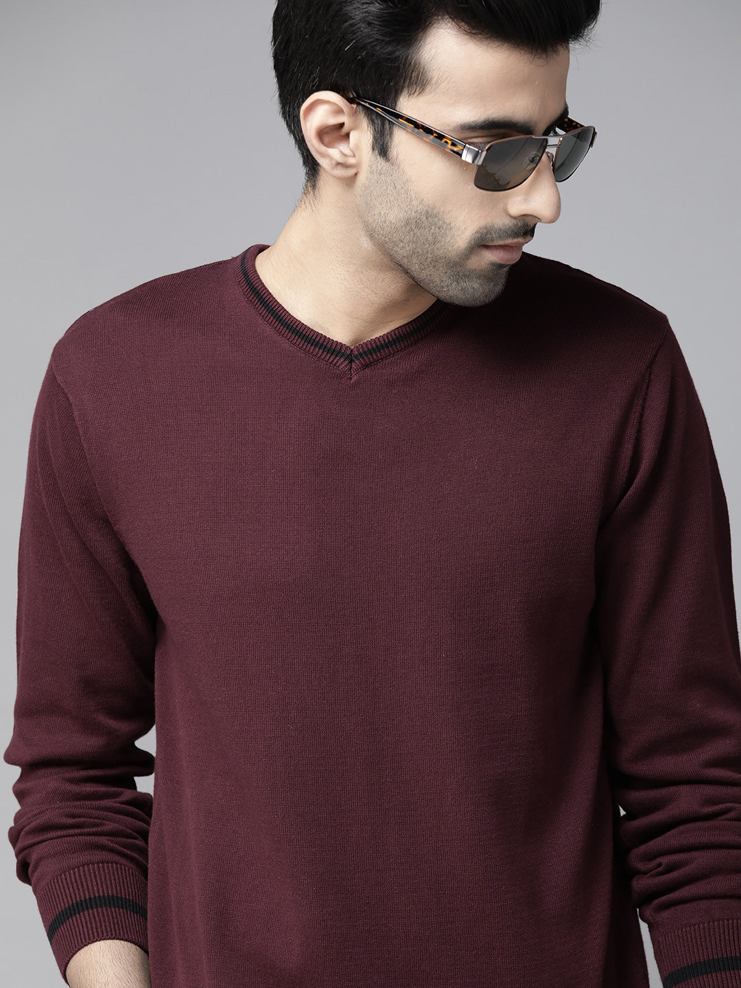 Roadster Men Burgundy Solid Pullover Sweater