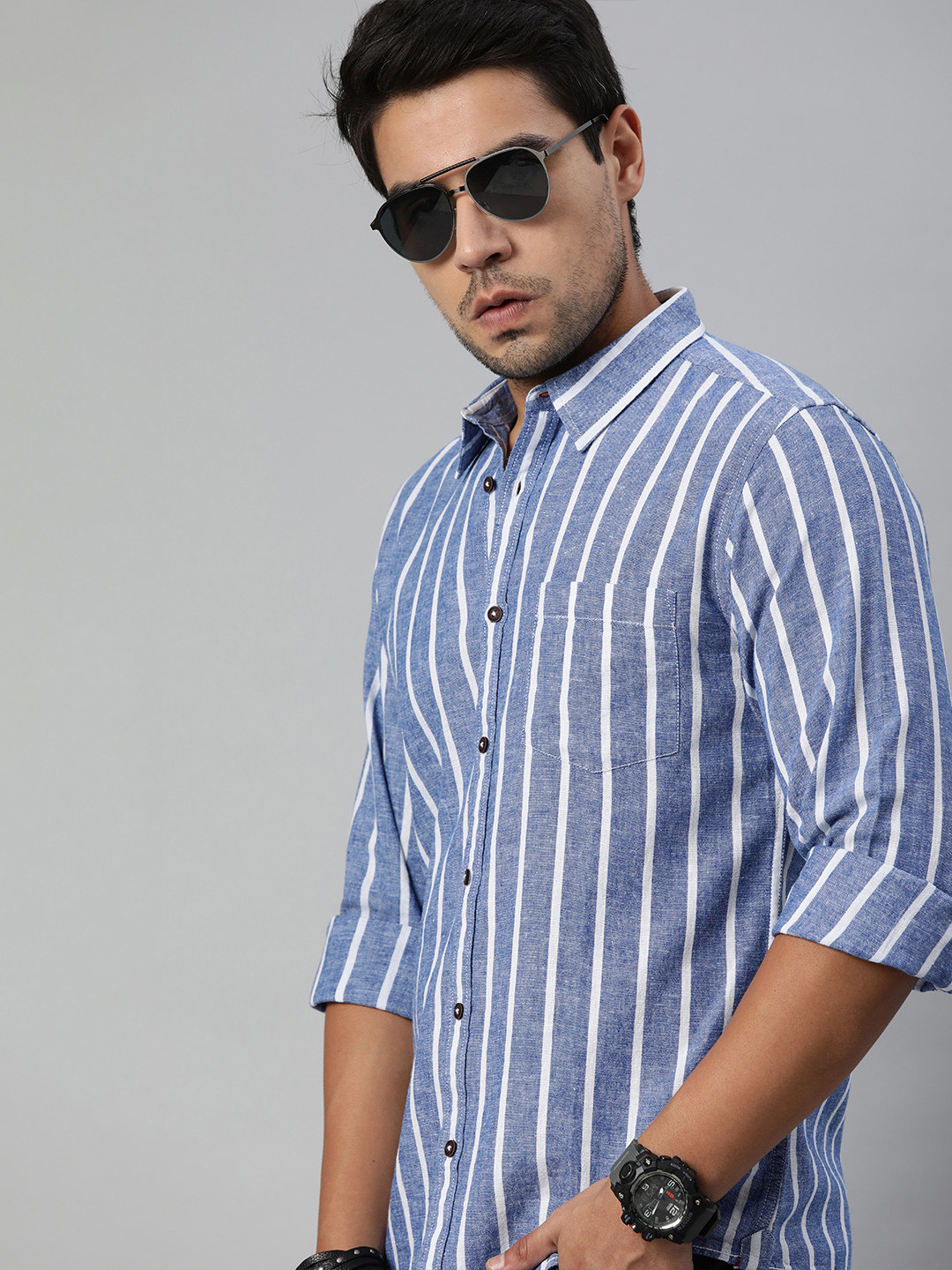 Roadster Men Blue & White Regular Fit Striped Casual Cotton-Linen Shirt