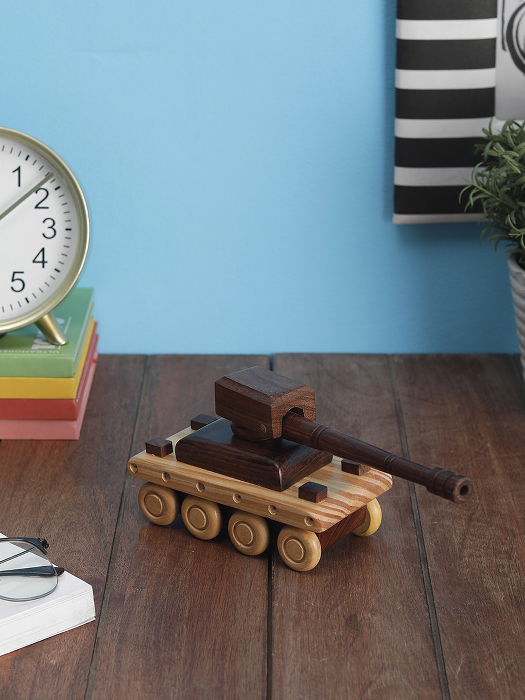 VarEesha Tank Brown Wood Natural Living Room Hand-Crafted Small Showpiece - 4 Inches