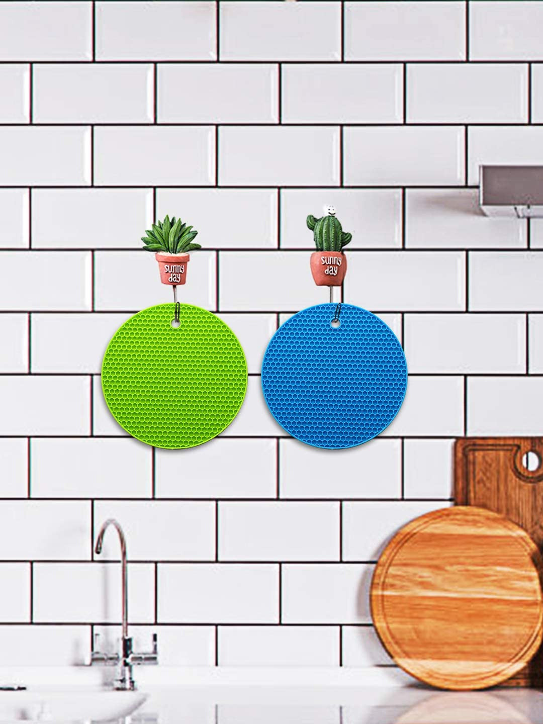 INCRIZMA Red & Blue 4-Pieces Solid Plastic Trivet Set