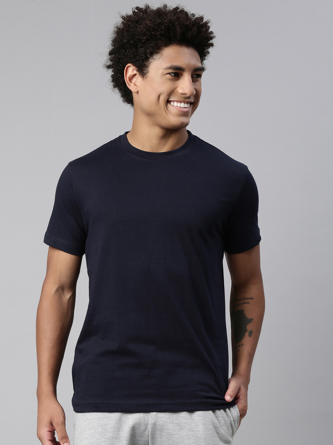 Levis Men Soft Pure Cotton Round Neck Half Sleeve Tshirt