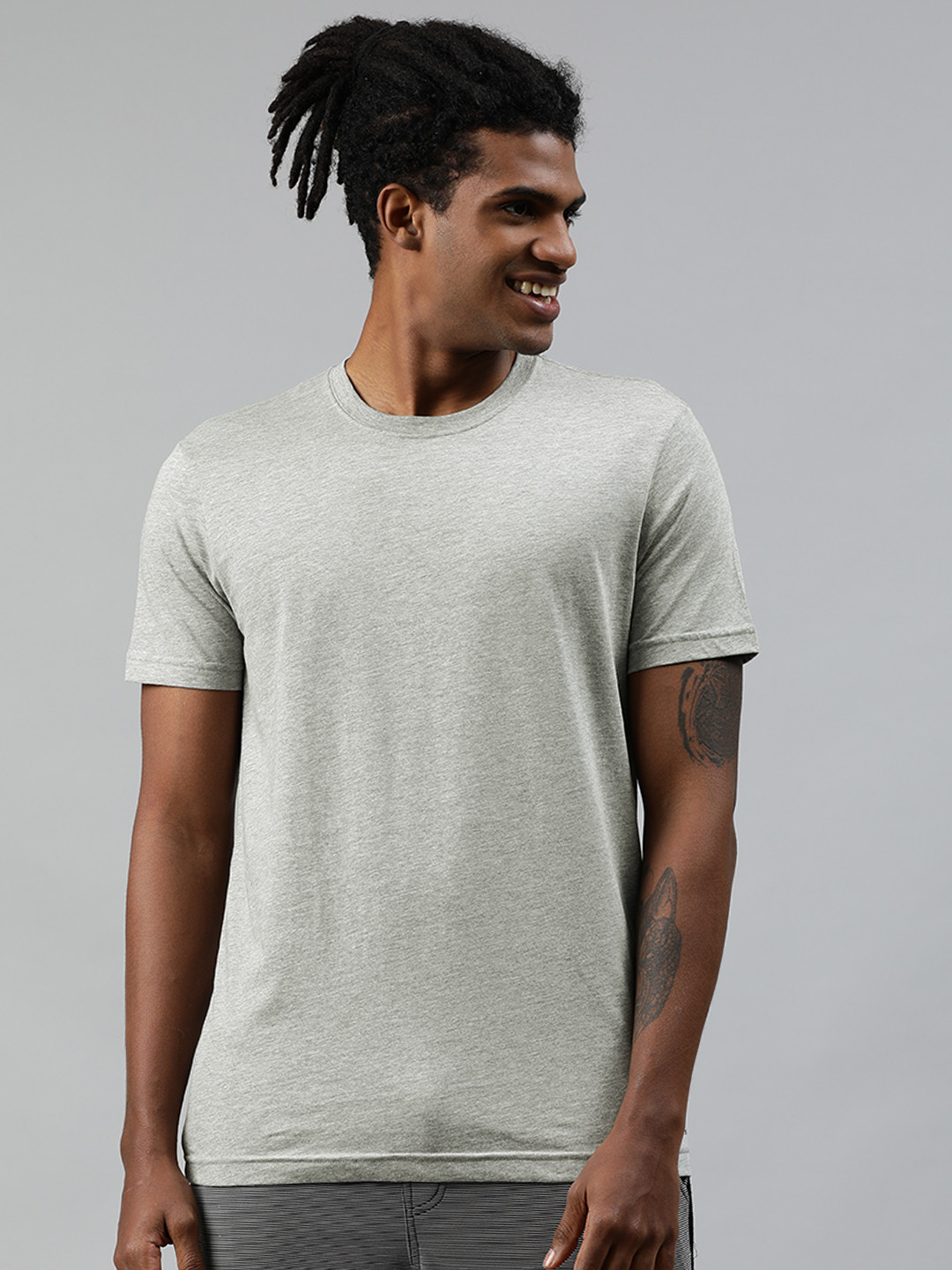 Levis Men Soft Pure Cotton Round Neck Half Sleeve Tshirt
