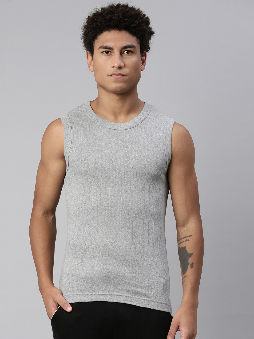 Levis Men Solid Scoop Neck Sleeveless Pure Cotton Rib Easy Tuck Gym Vest