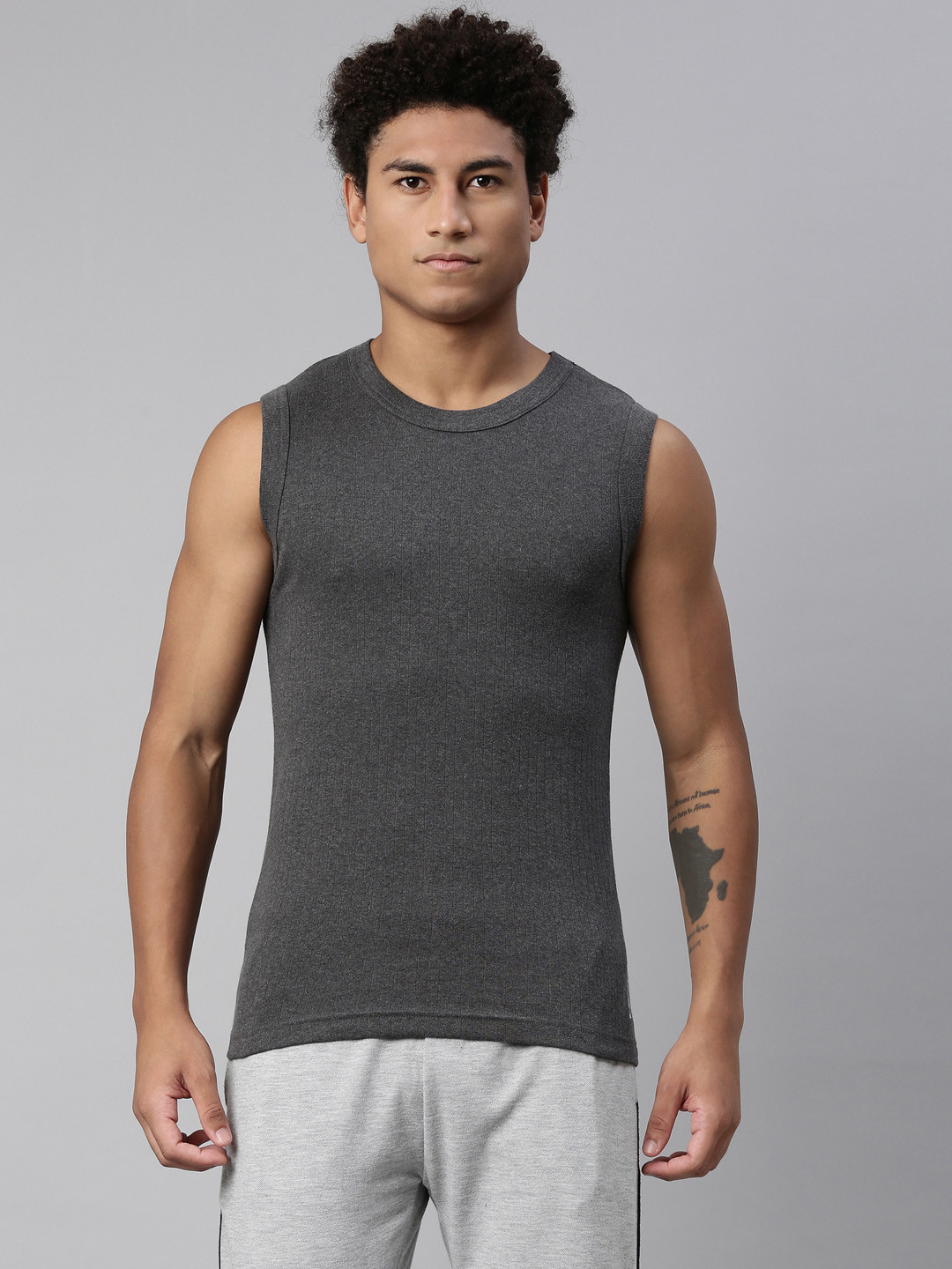 Levis Men Solid Scoop Neck Sleeveless Pure Cotton Rib Easy Tuck Gym Vest