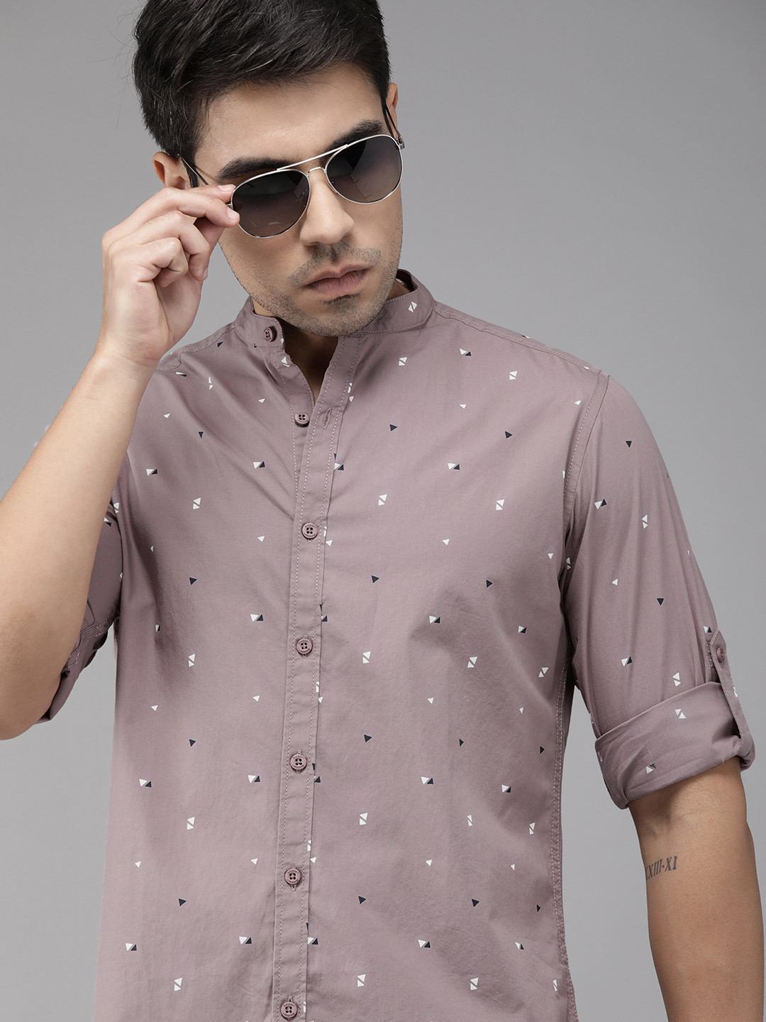 Roadster Men Mauve & White Regular Fit Geometric Printed Casual Shirt