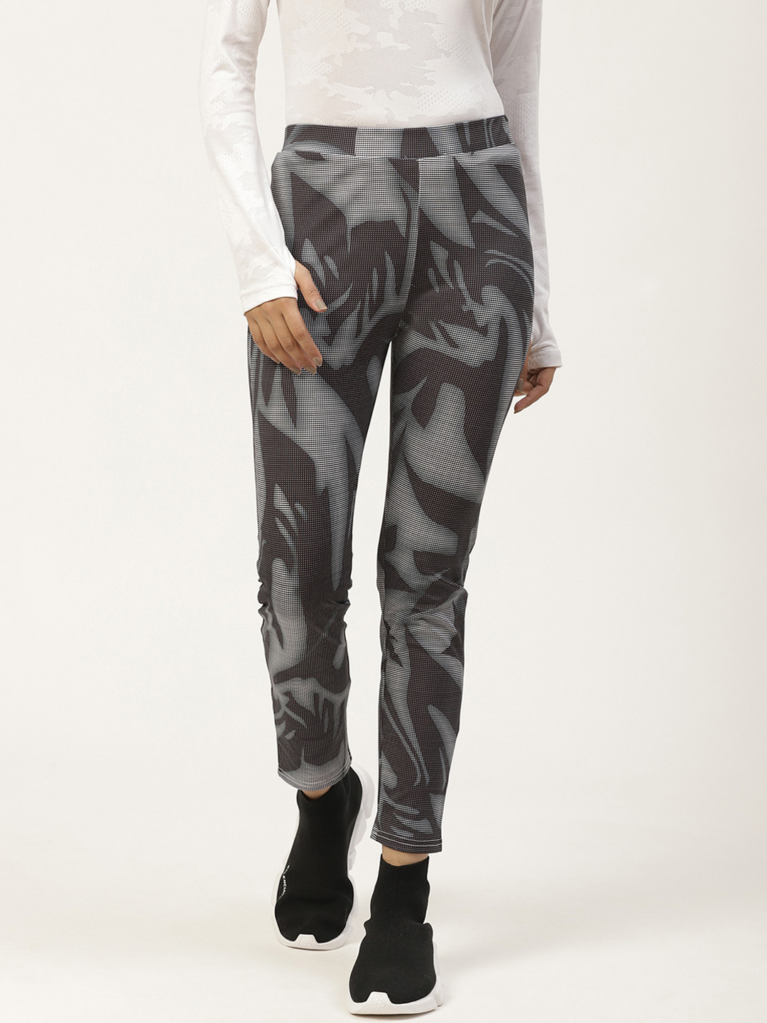 ANTS Women Black & White Printed Cropped Yoga Tights