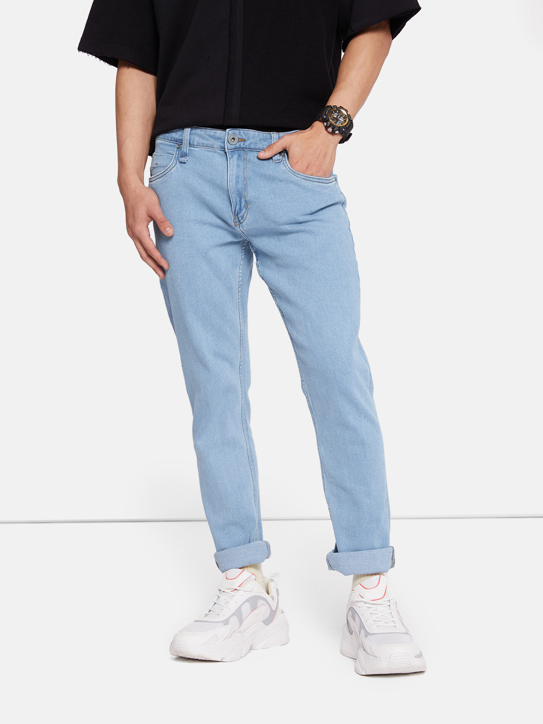 The Roadster Lifestyle Co. Men Light Blue Nostalgic Back to School Vintage Straight Jeans