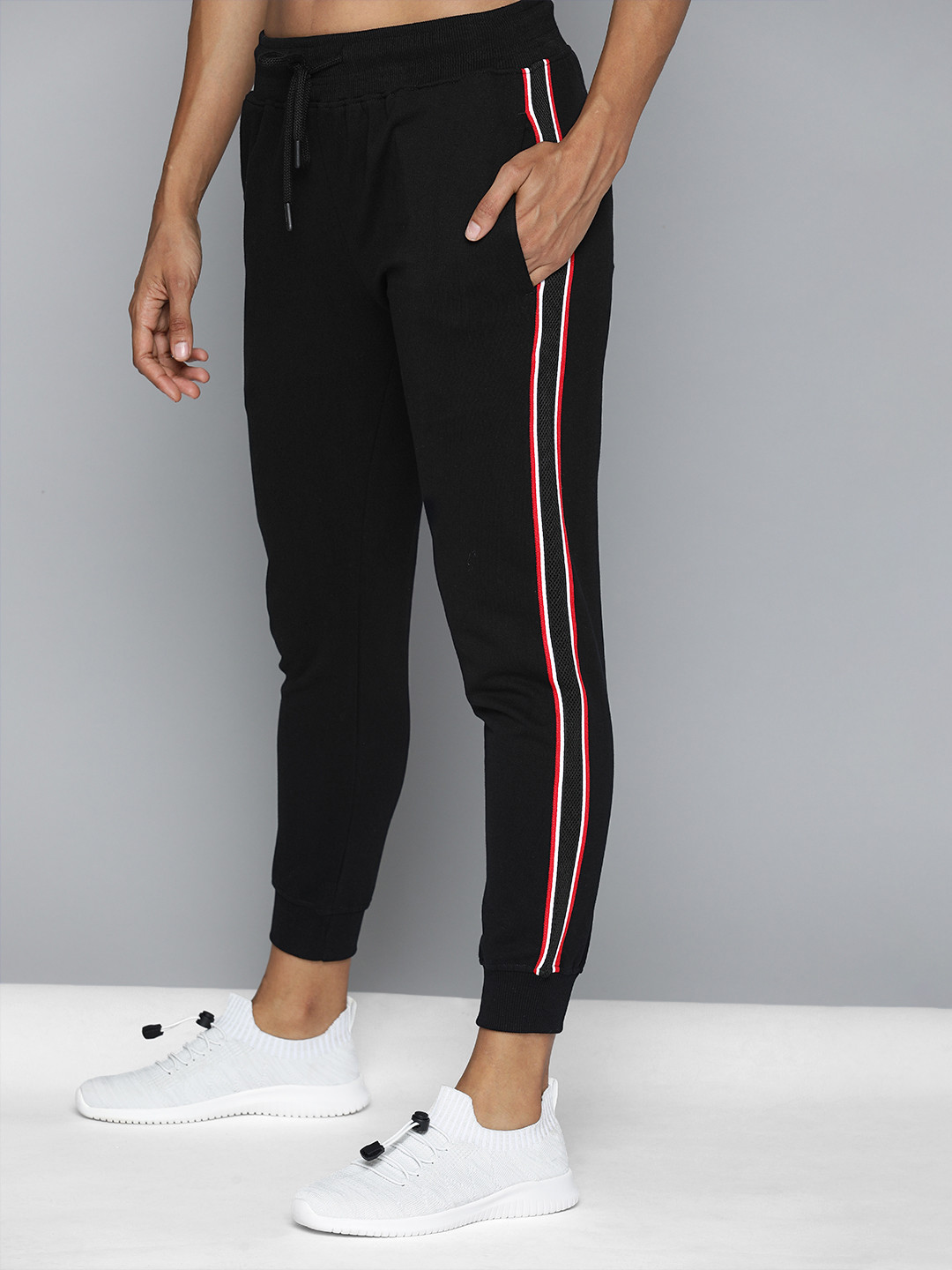 Harvard Women Black Solid Regular Fit Cropped Joggers With Side Stripes